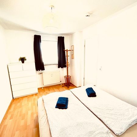 Outletcity Apartment Ferienwohnung Metzingen เมทซิงเงน ภายนอก รูปภาพ
