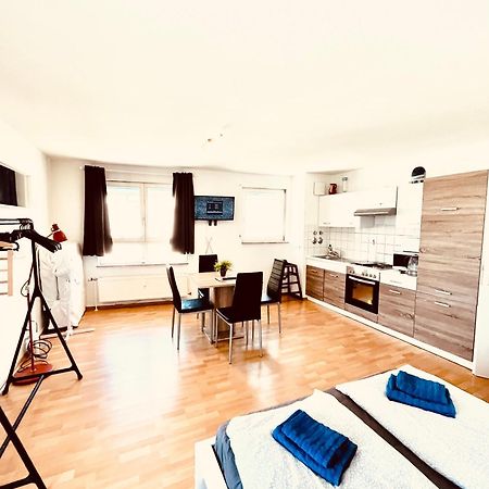 Outletcity Apartment Ferienwohnung Metzingen เมทซิงเงน ภายนอก รูปภาพ