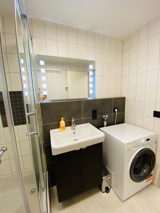 Outletcity Apartment Ferienwohnung Metzingen เมทซิงเงน ภายนอก รูปภาพ