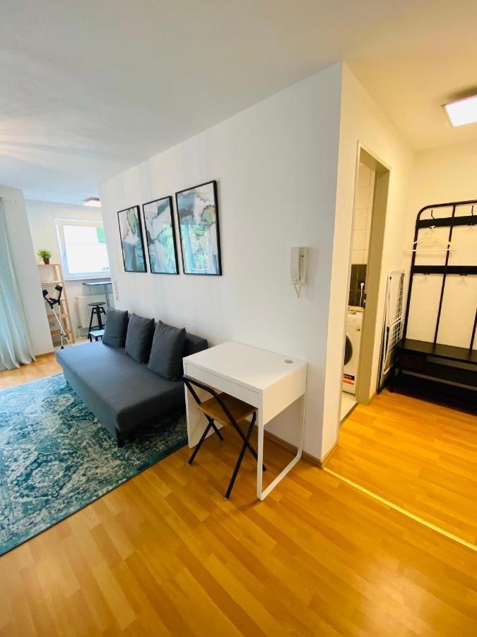 Outletcity Apartment Ferienwohnung Metzingen เมทซิงเงน ภายนอก รูปภาพ