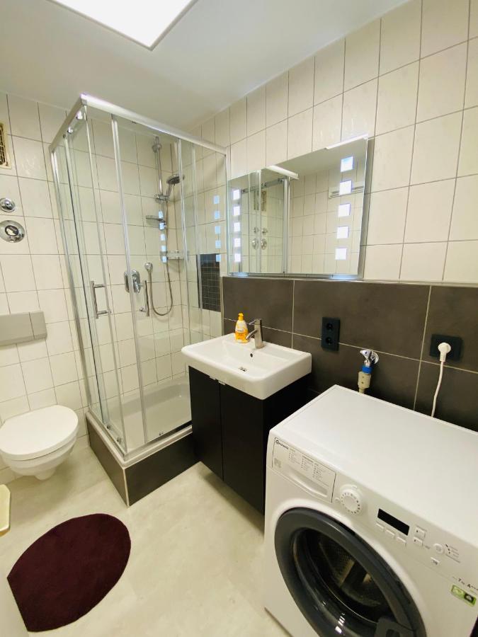 Outletcity Apartment Ferienwohnung Metzingen เมทซิงเงน ภายนอก รูปภาพ