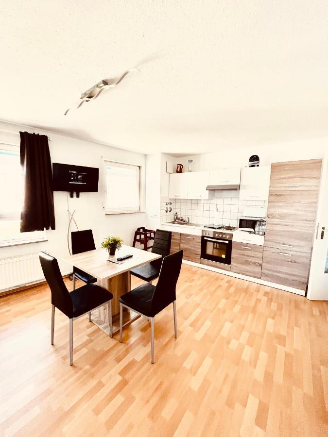 Outletcity Apartment Ferienwohnung Metzingen เมทซิงเงน ภายนอก รูปภาพ