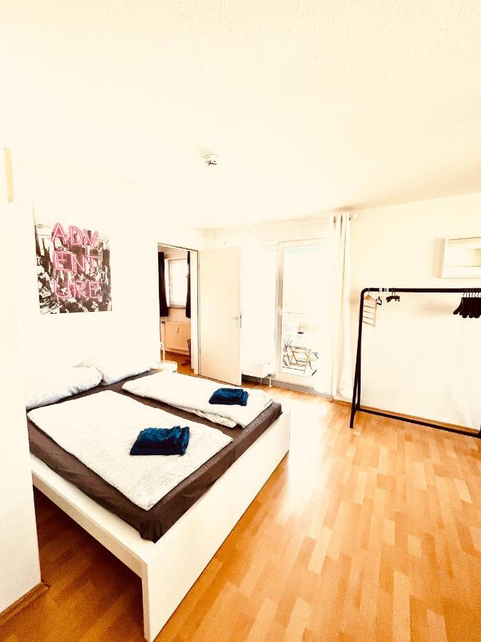 Outletcity Apartment Ferienwohnung Metzingen เมทซิงเงน ภายนอก รูปภาพ