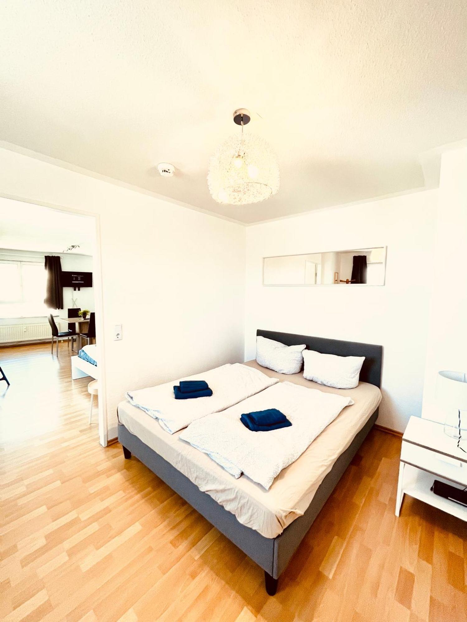 Outletcity Apartment Ferienwohnung Metzingen เมทซิงเงน ภายนอก รูปภาพ