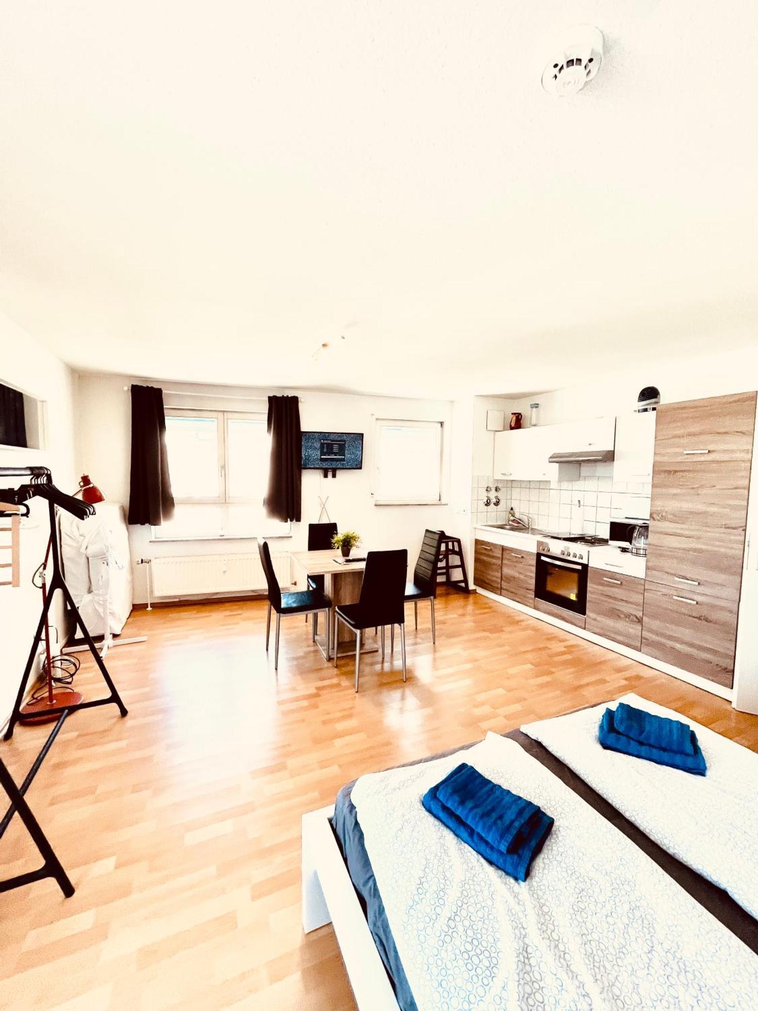 Outletcity Apartment Ferienwohnung Metzingen เมทซิงเงน ภายนอก รูปภาพ