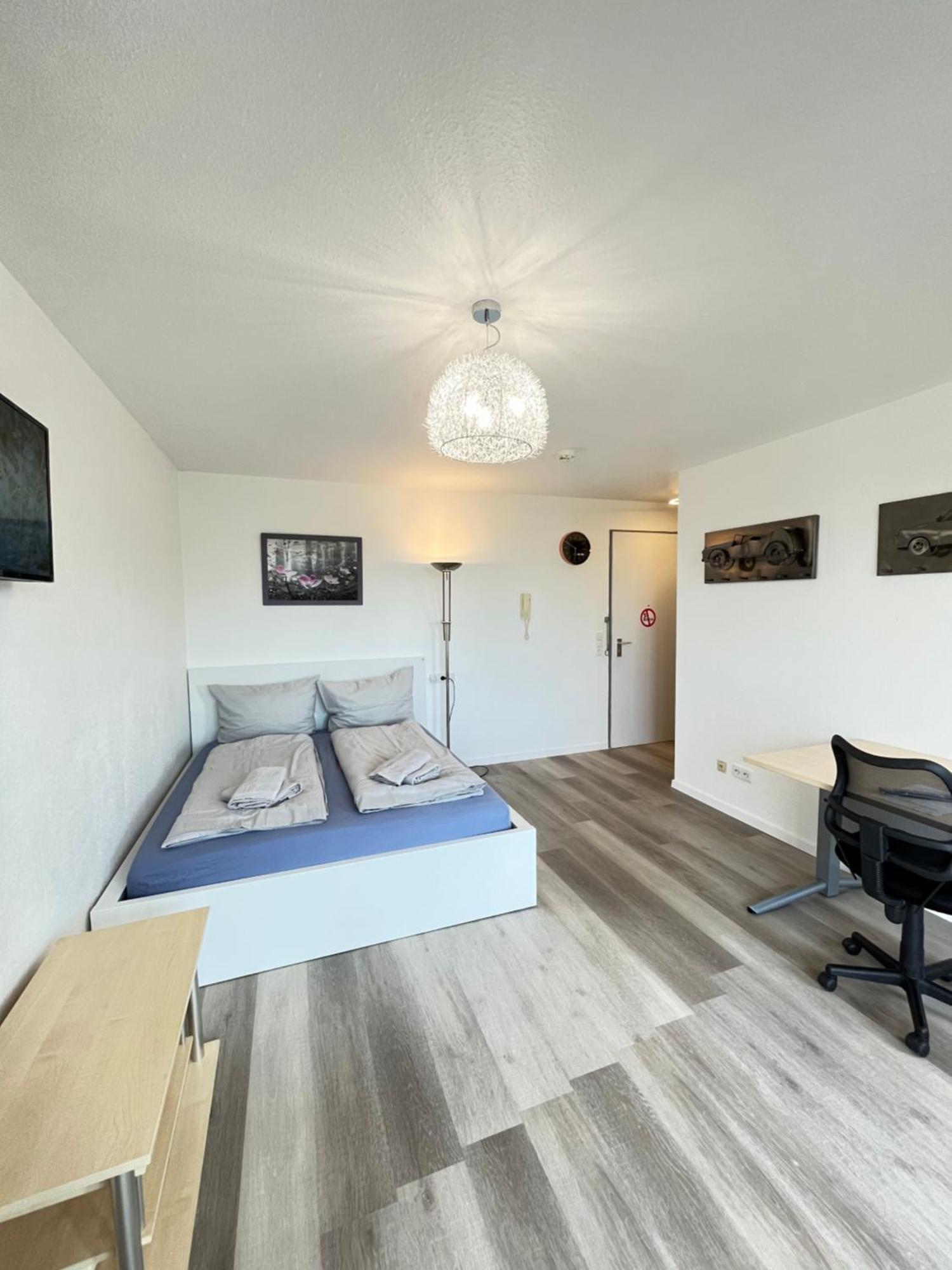 Outletcity Apartment Ferienwohnung Metzingen เมทซิงเงน ภายนอก รูปภาพ