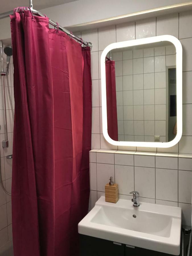 Outletcity Apartment Ferienwohnung Metzingen เมทซิงเงน ภายนอก รูปภาพ
