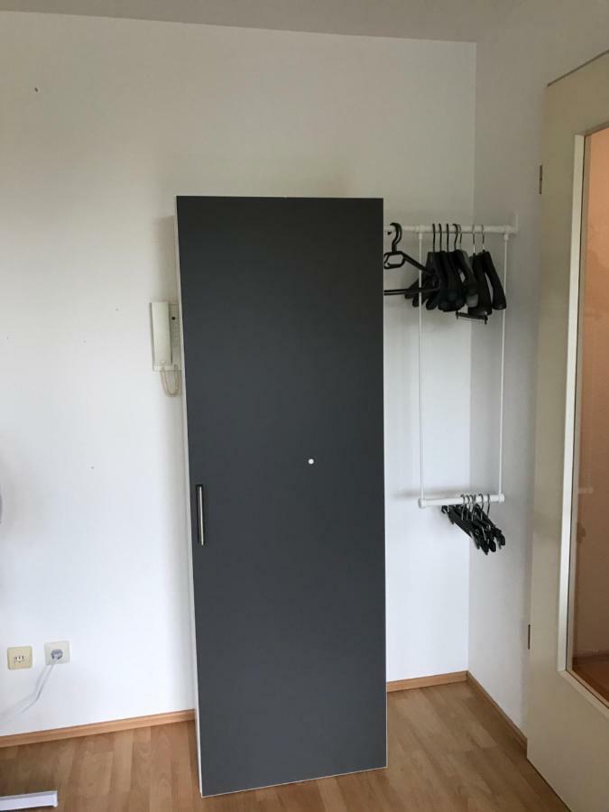 Outletcity Apartment Ferienwohnung Metzingen เมทซิงเงน ภายนอก รูปภาพ