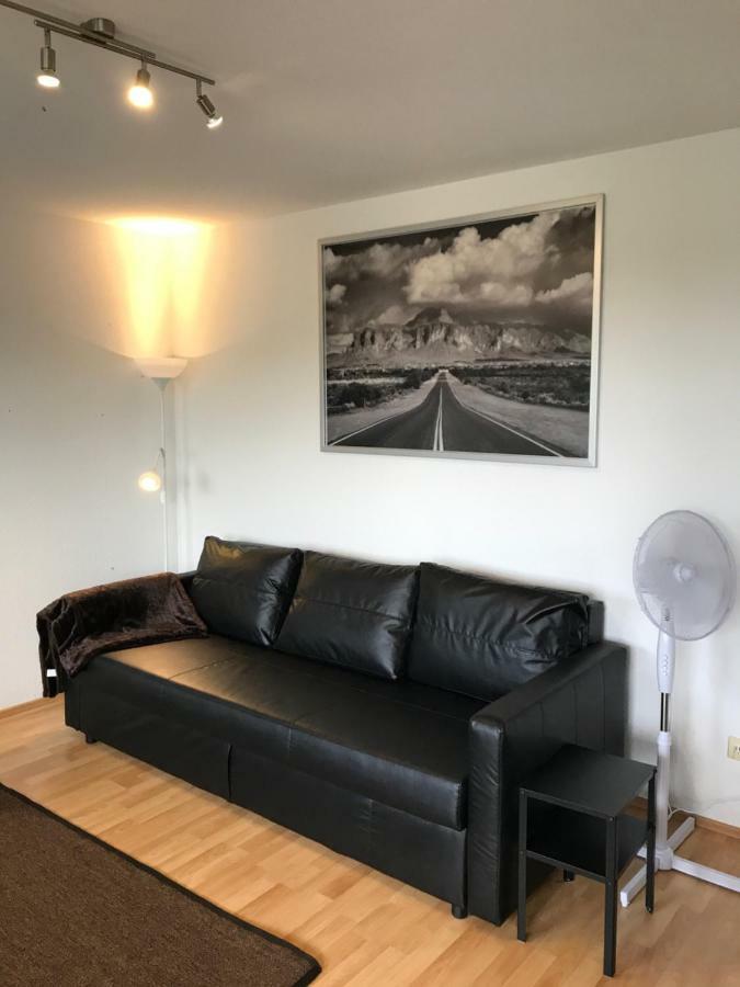 Outletcity Apartment Ferienwohnung Metzingen เมทซิงเงน ภายนอก รูปภาพ
