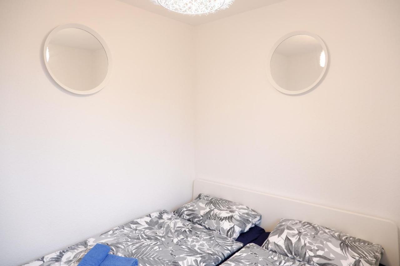 Outletcity Apartment Ferienwohnung Metzingen เมทซิงเงน ภายนอก รูปภาพ