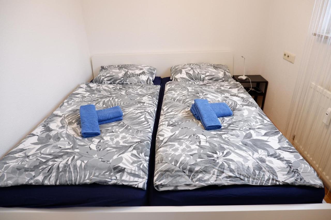 Outletcity Apartment Ferienwohnung Metzingen เมทซิงเงน ภายนอก รูปภาพ